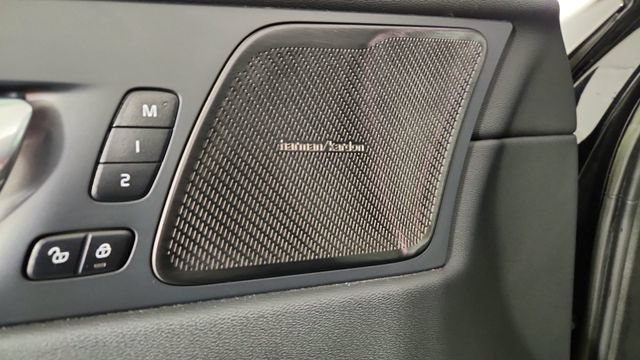 Certified 2023 Volvo XC60 T8 Plus AWD/4WD image 11