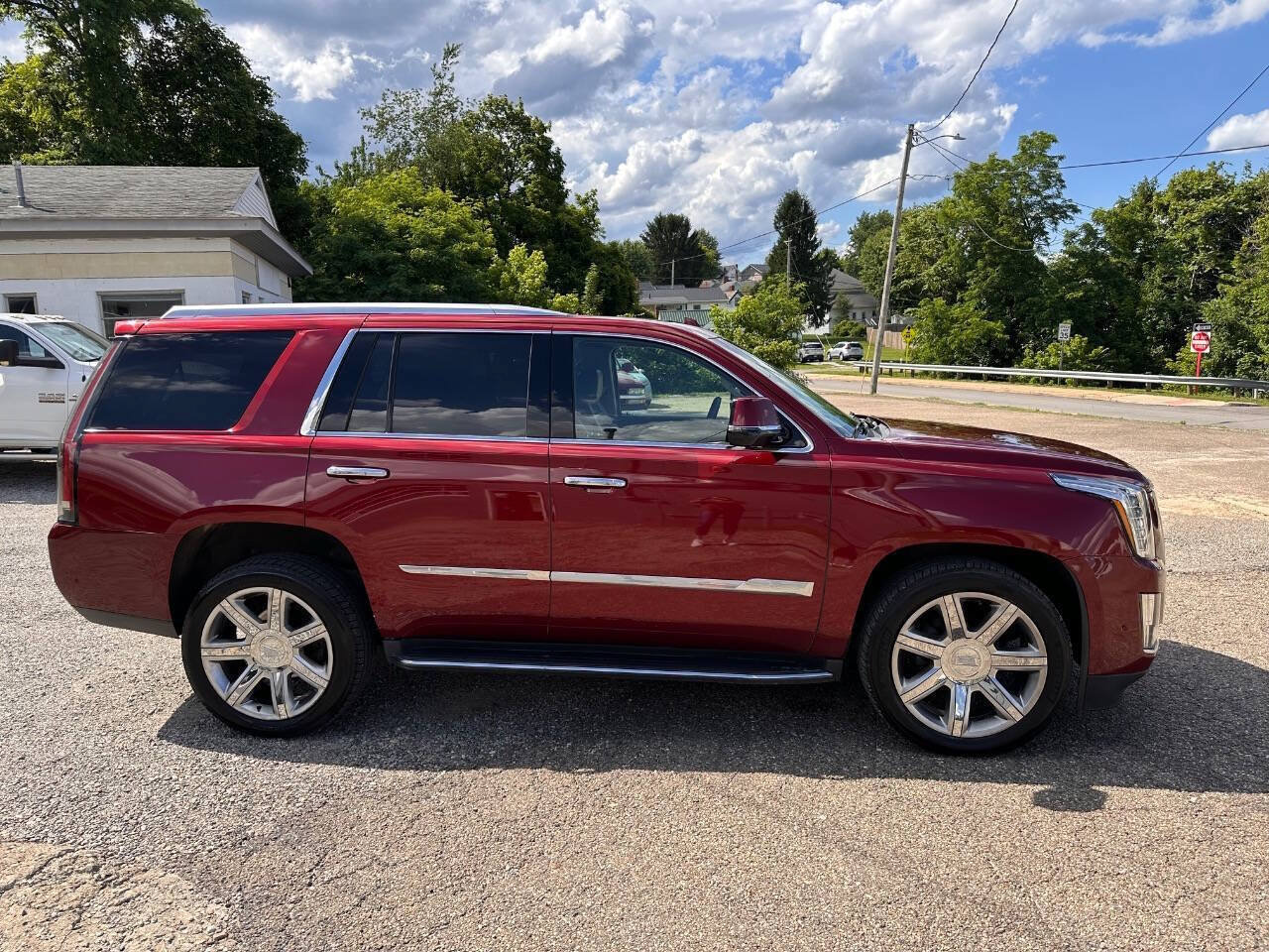 Used 2017 Cadillac Escalade Luxury AWD/4WD image 10