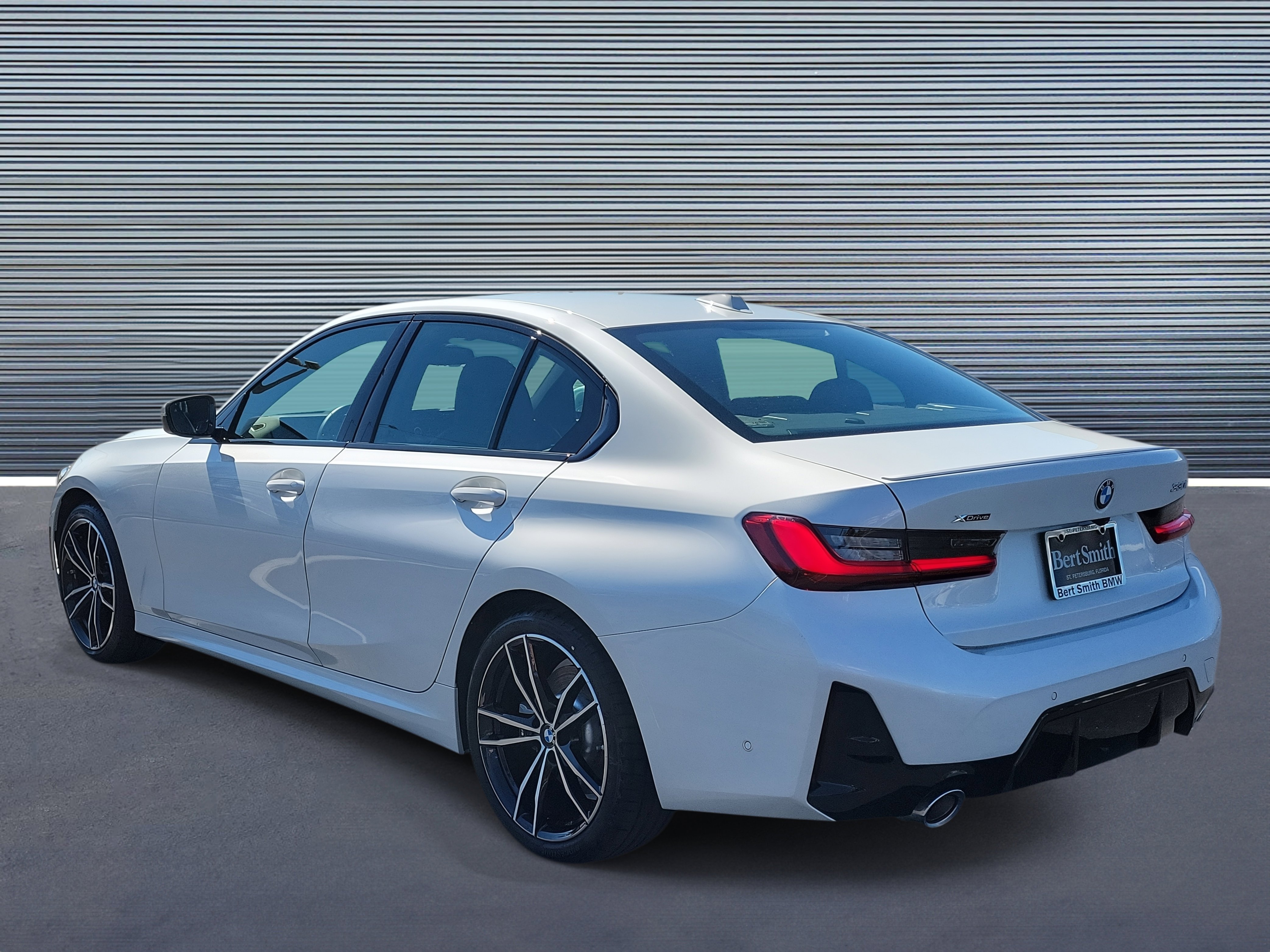 Used 2024 BMW 330i xDrive 330i xDrive image 4