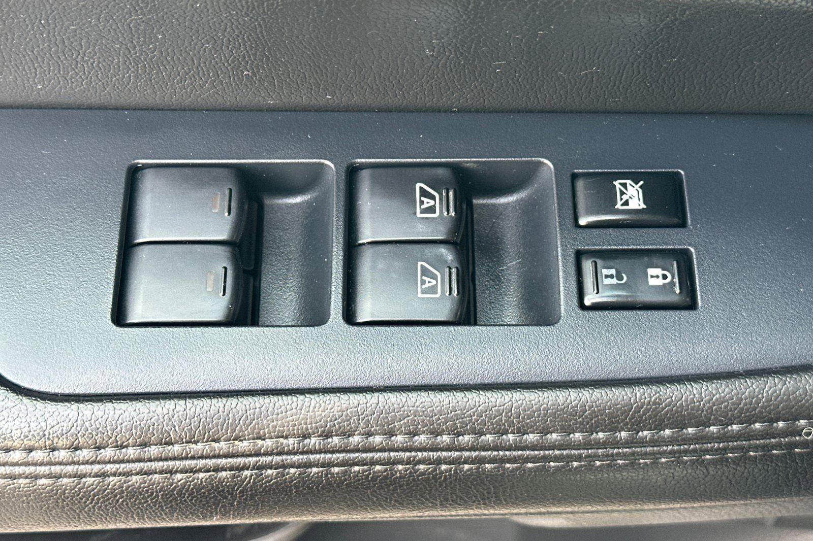 Used 2014 Nissan Armada SL image 11