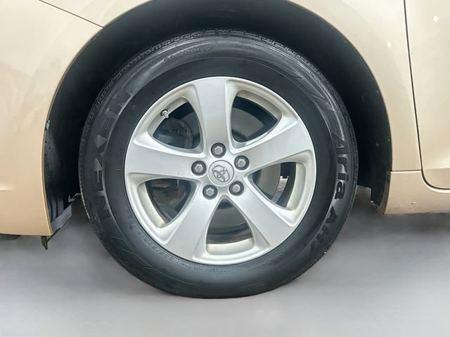 Used 2014 Toyota Sienna LE FWD image 32