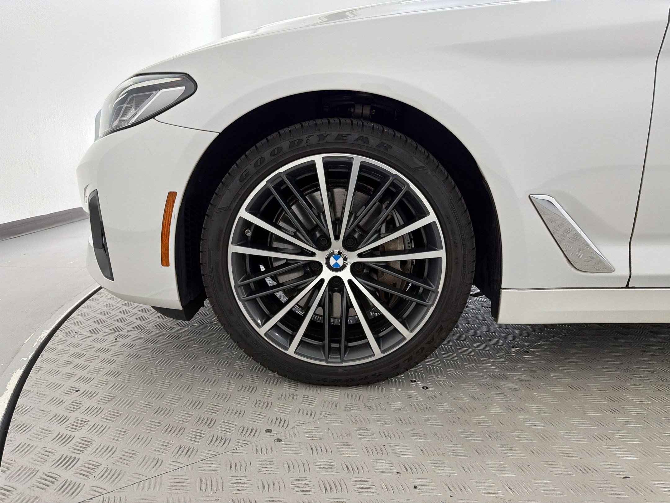 Used 2023 BMW 540i w/ Executive Package RWD image 12