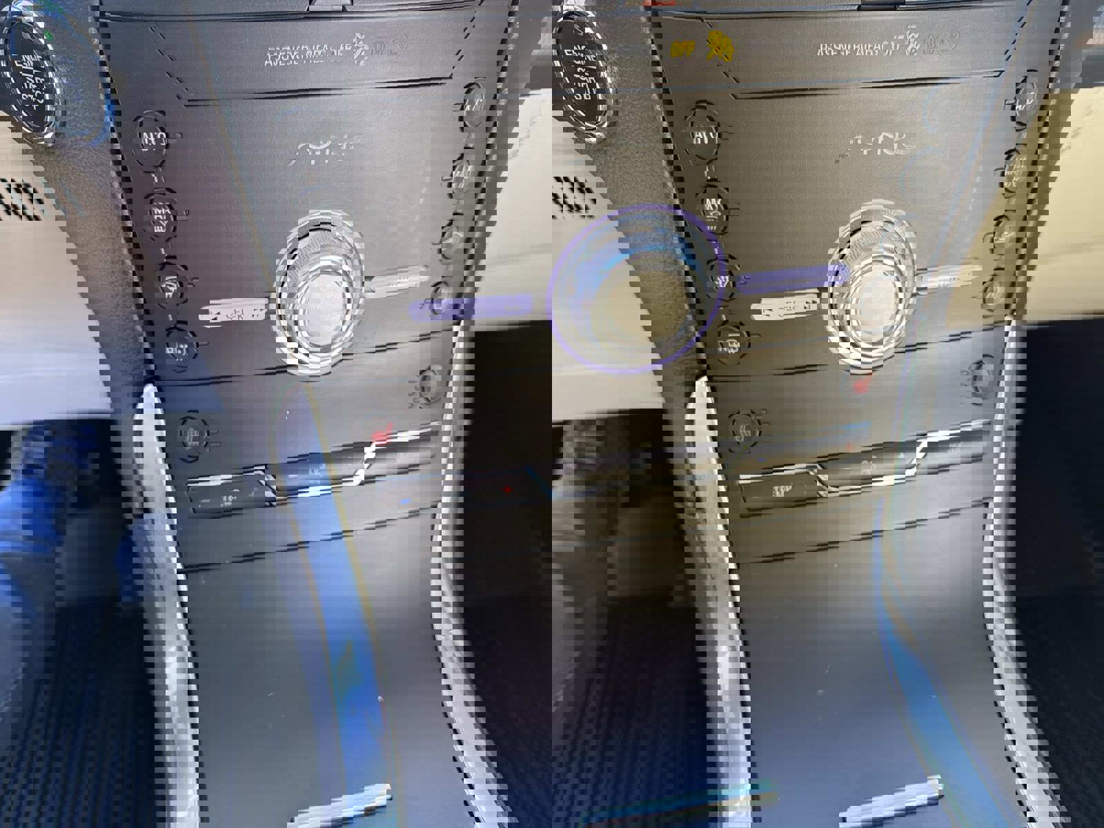 Used 2020 Ford Edge Titanium image 11