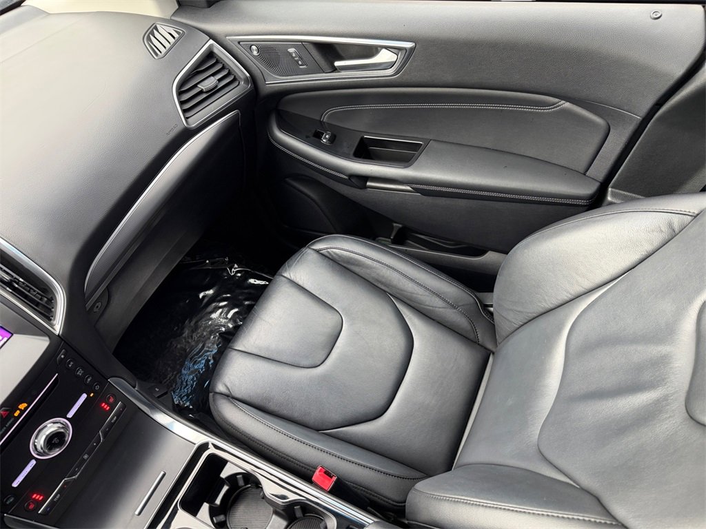 Used 2019 Ford Edge Titanium image 17