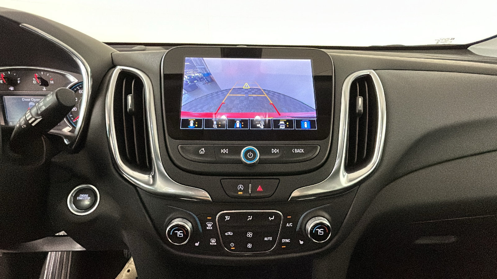 Used 2024 Chevrolet Equinox LT FWD image 29