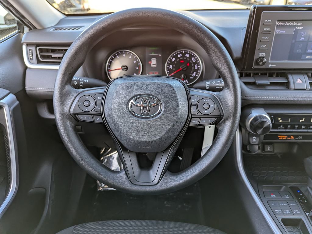 Used 2021 Toyota RAV4 LE AWD/4WD image 25