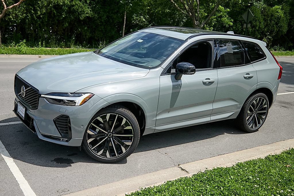 New 2026 Volvo XC60 B5 Ultra w/ Climate Package AWD/4WD image 3