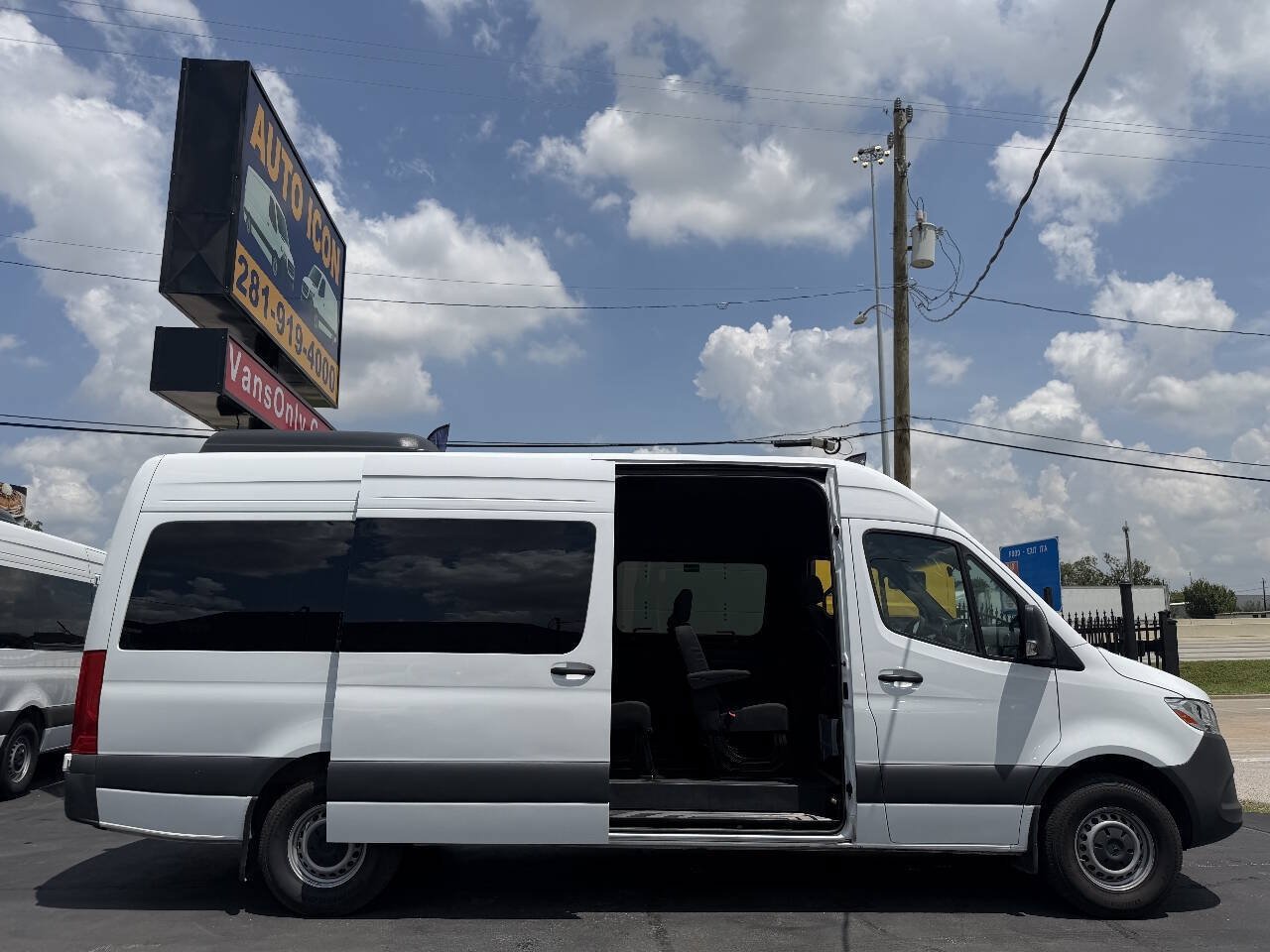 Used 2025 Mercedes-Benz Sprinter 2500 image 5