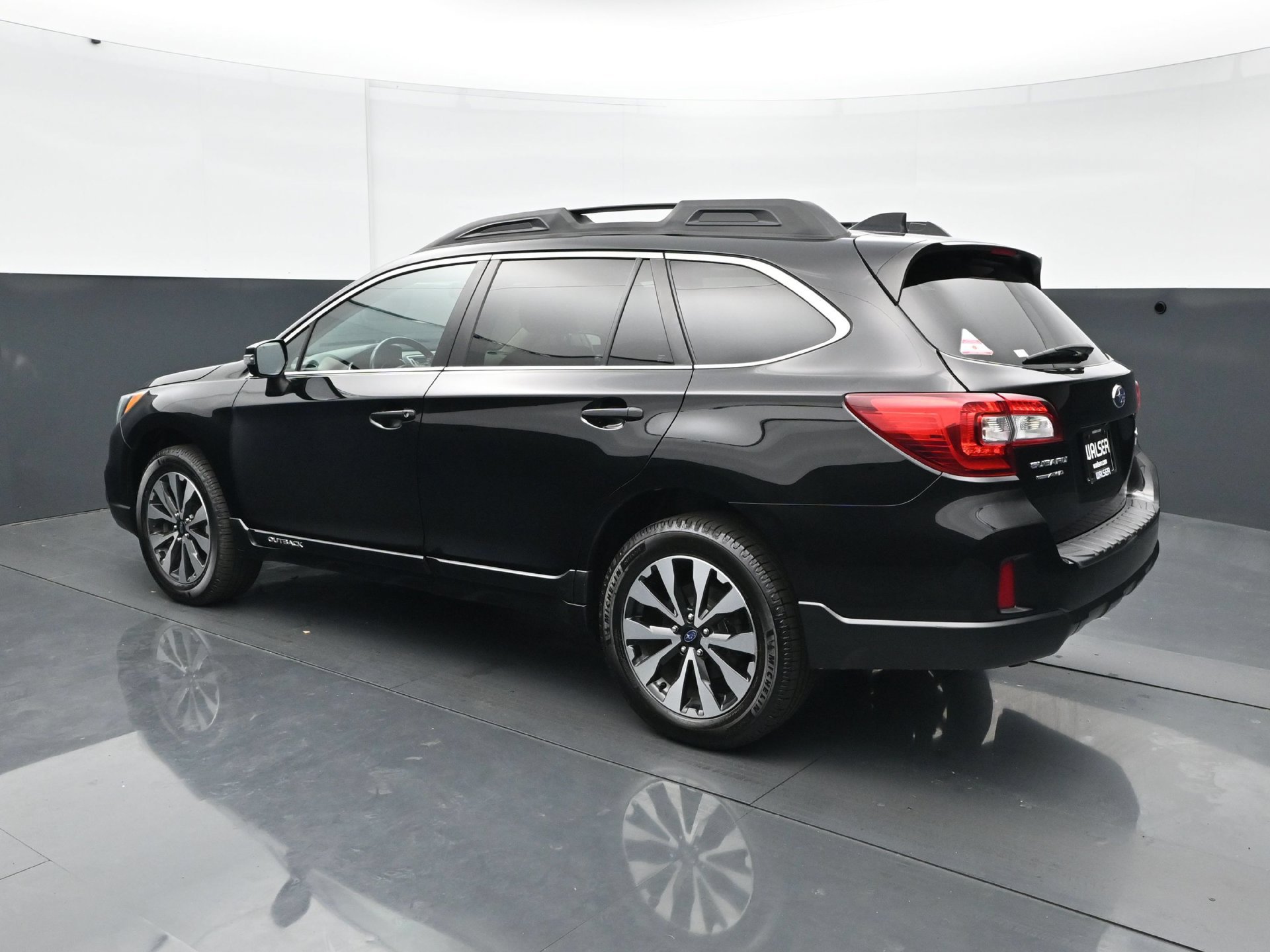 Used 2016 Subaru Outback 2.5i Limited AWD/4WD image 3