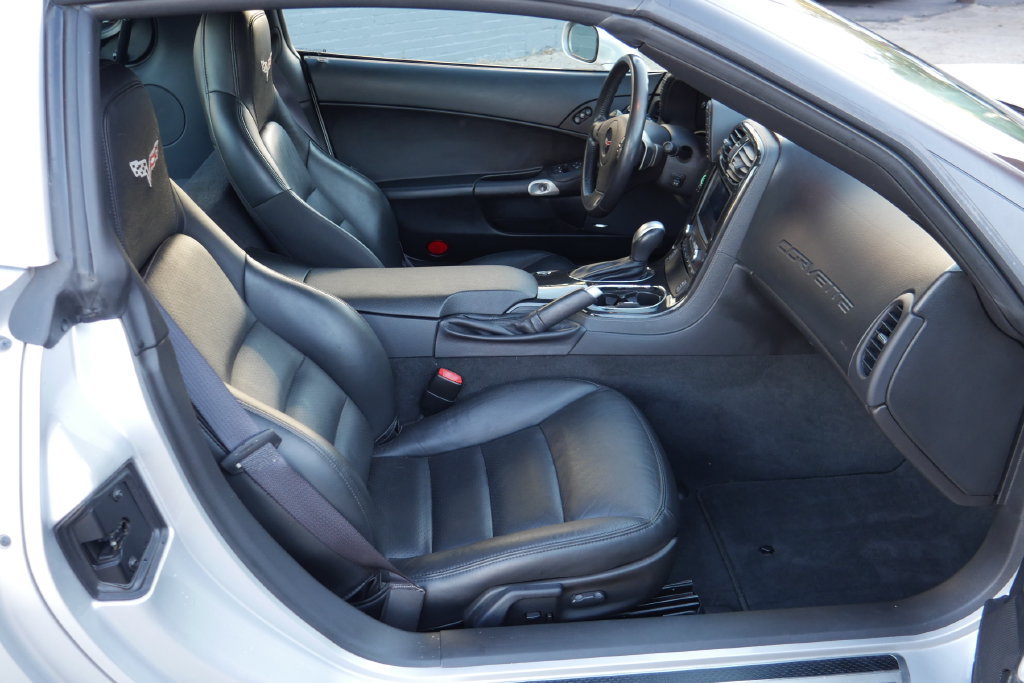 Used 2011 Chevrolet Corvette Coupe w/ Preferred Equipment Group RWD image 9