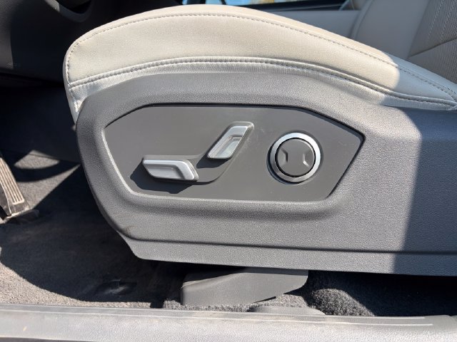 Used 2025 Hyundai Santa Fe SEL FWD image 3