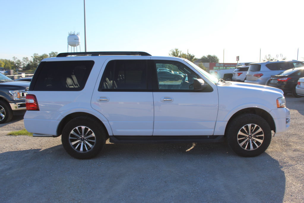 Used 2017 Ford Expedition XLT w/ Equipment Group 201A AWD/4WD image 7