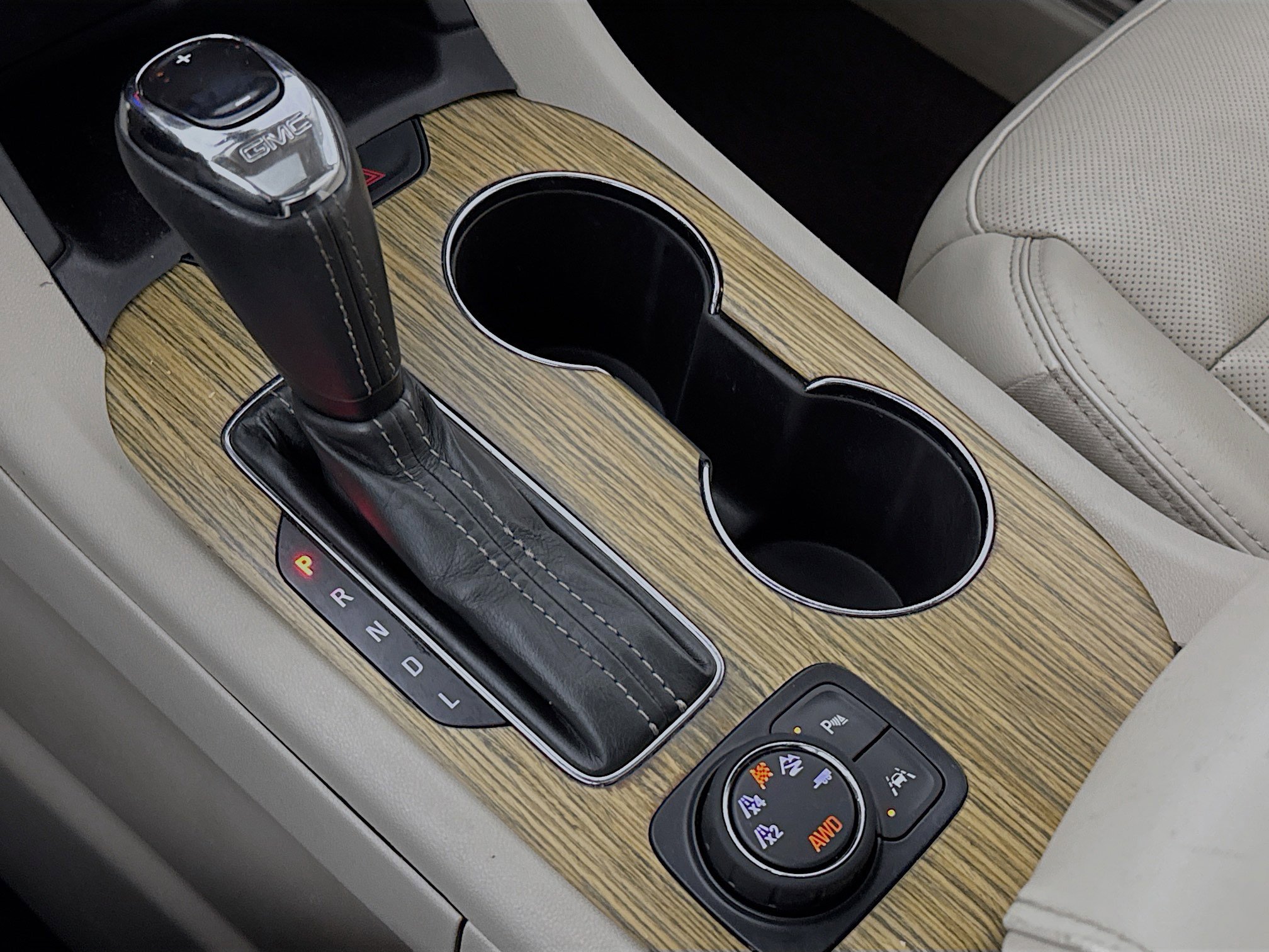 Used 2018 GMC Acadia Denali image 16