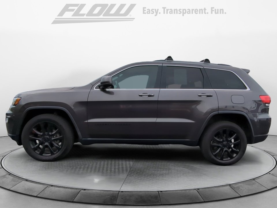 Used 2019 Jeep Grand Cherokee Laredo w/ Security & Convenience Group AWD/4WD image 5