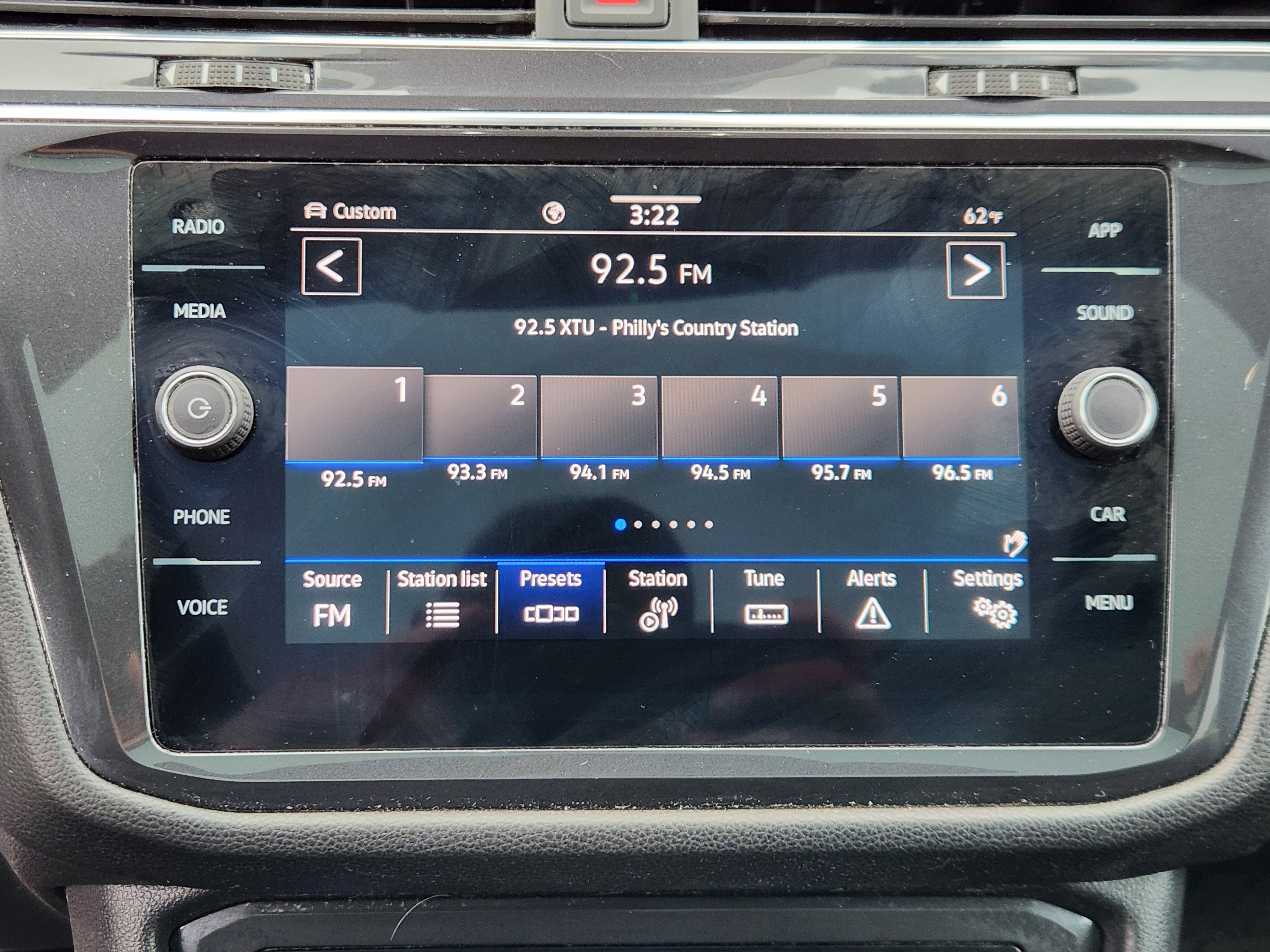 Used 2022 Volkswagen Tiguan SE R-Line AWD/4WD image 11