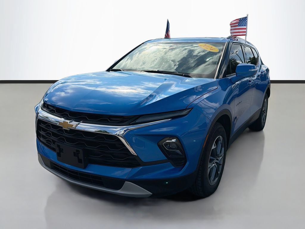 Used 2024 Chevrolet Blazer LT w/ Sound & Technology Package AWD/4WD image 3