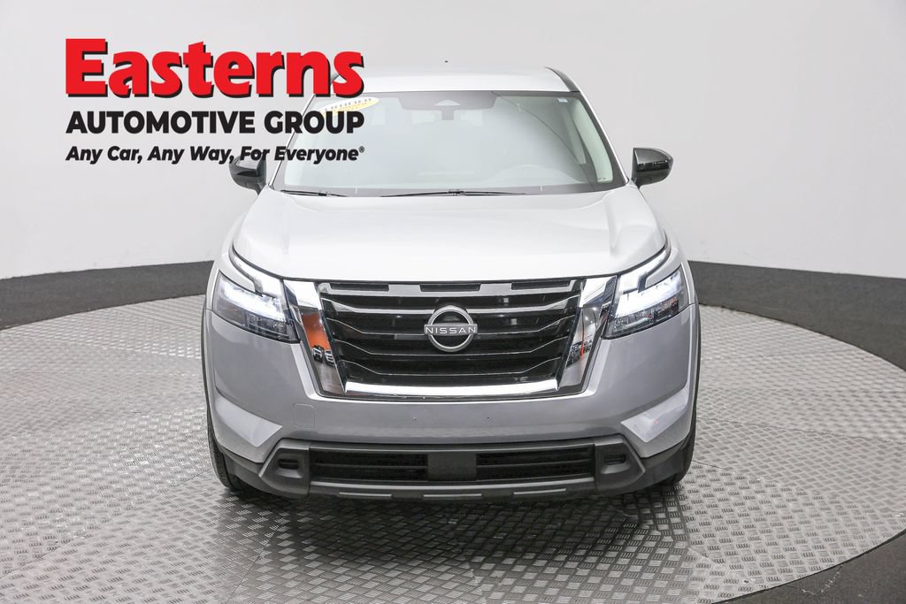 Used 2023 Nissan Pathfinder S AWD/4WD image 3