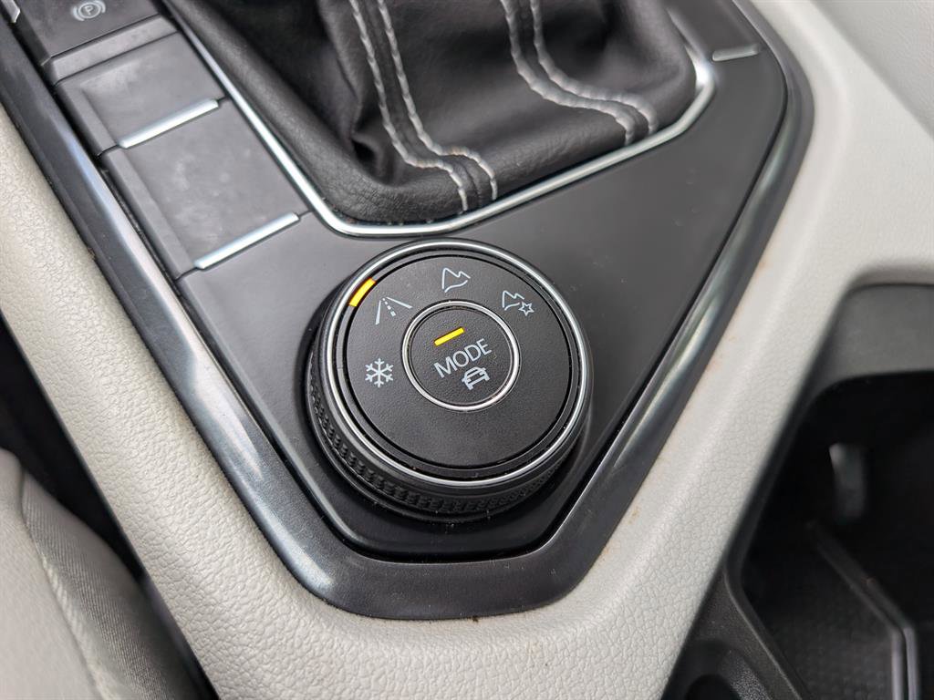 Used 2022 Volkswagen Tiguan SE image 36