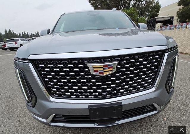 Used 2025 Cadillac Escalade Premium Luxury image 2