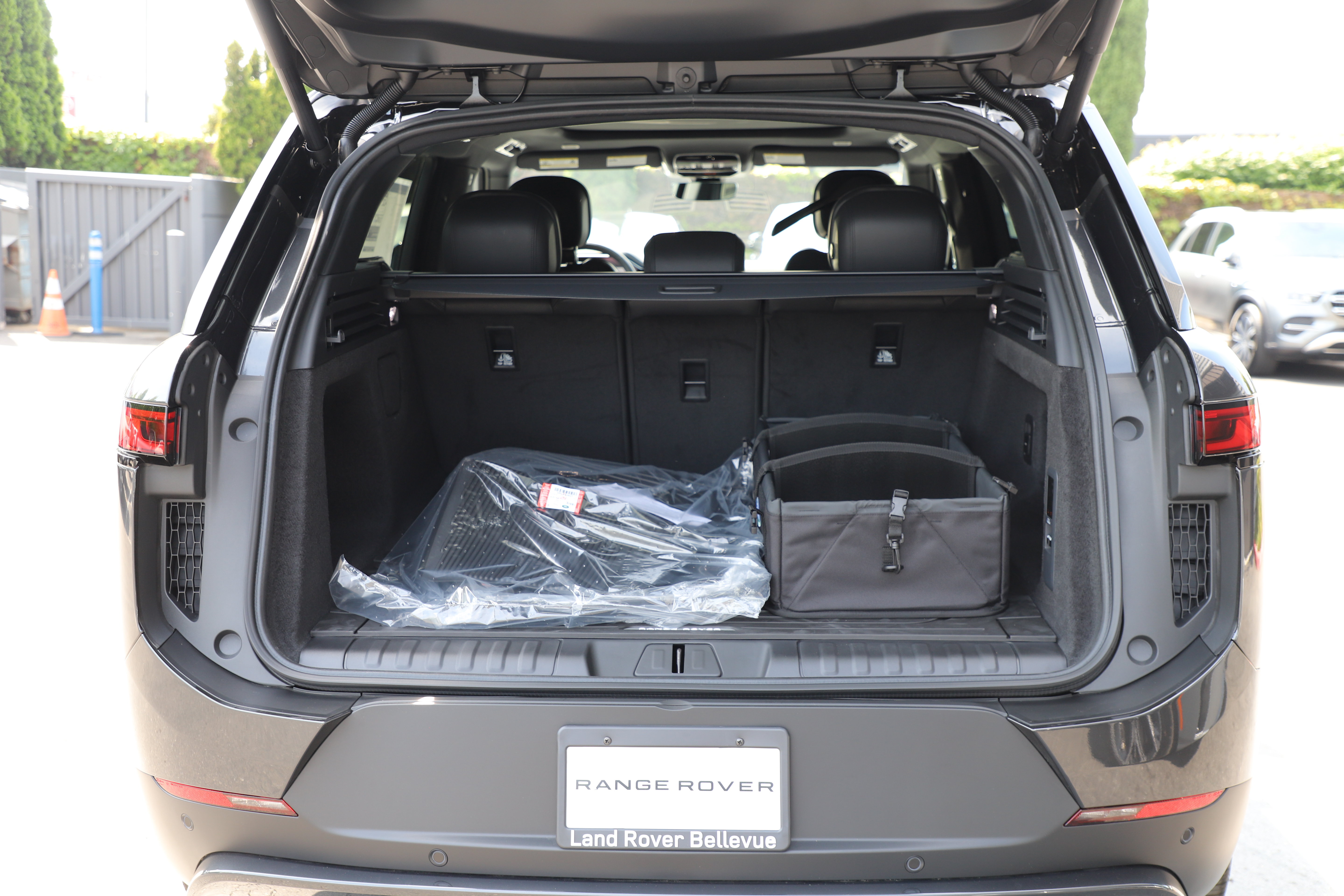 New 2026 Land Rover Range Rover Sport SE AWD/4WD image 14
