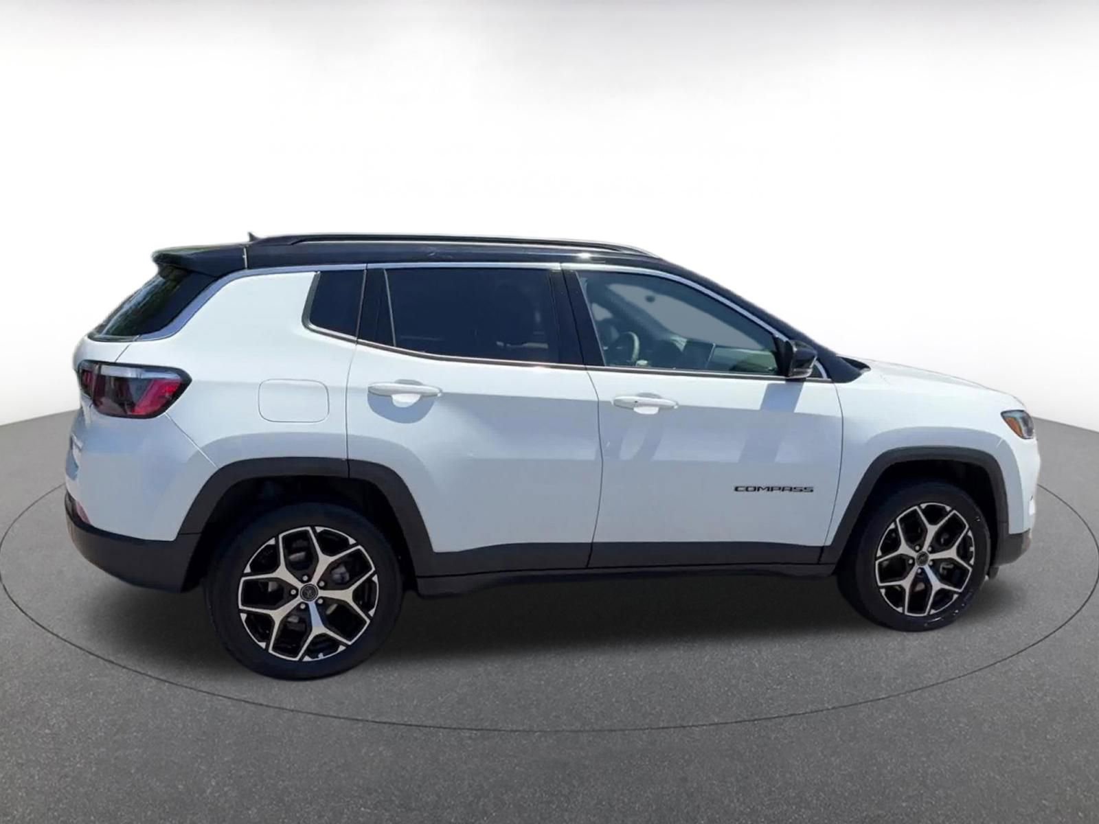Used 2025 Jeep Compass Limited AWD/4WD image 15