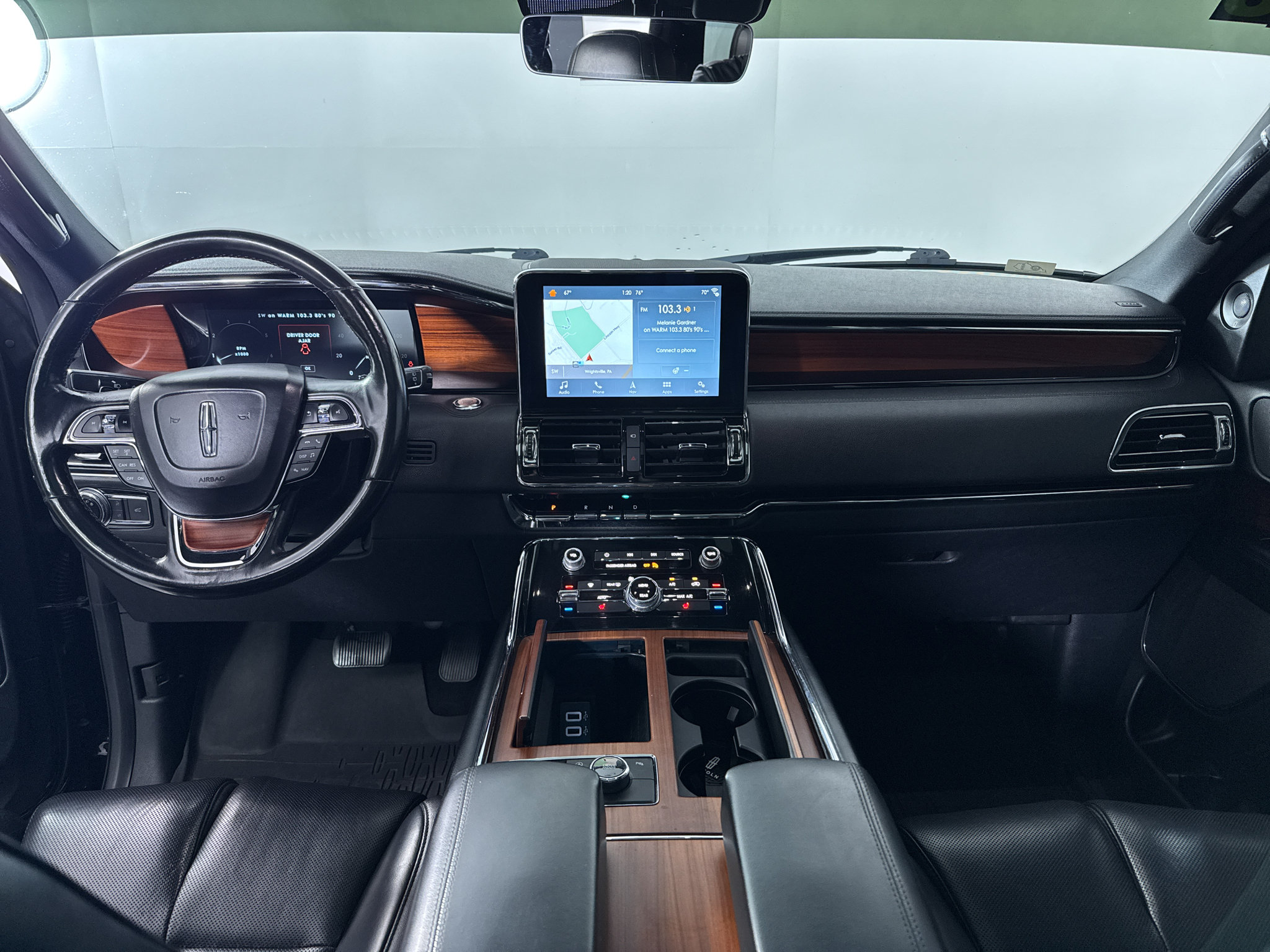 Used 2018 Lincoln Navigator L Select AWD/4WD image 4
