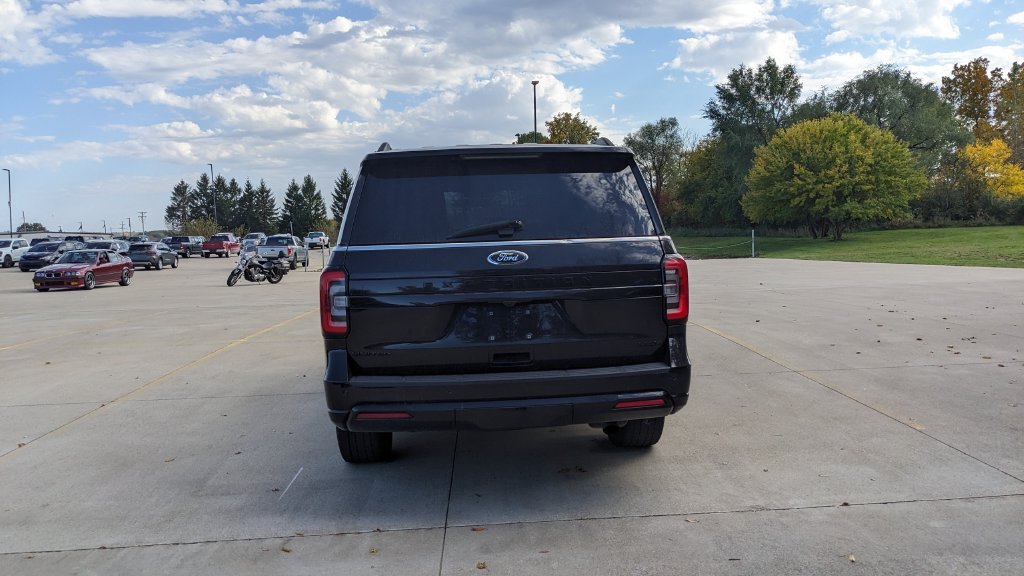 Used 2023 Ford Expedition Max Limited AWD/4WD image 4