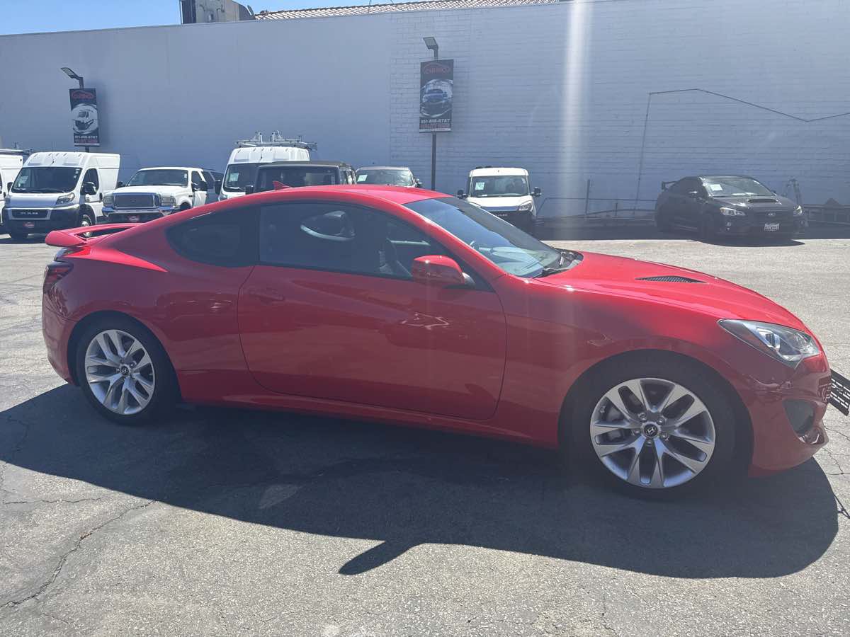 Used 2013 Hyundai Genesis 2.0T RWD image 8