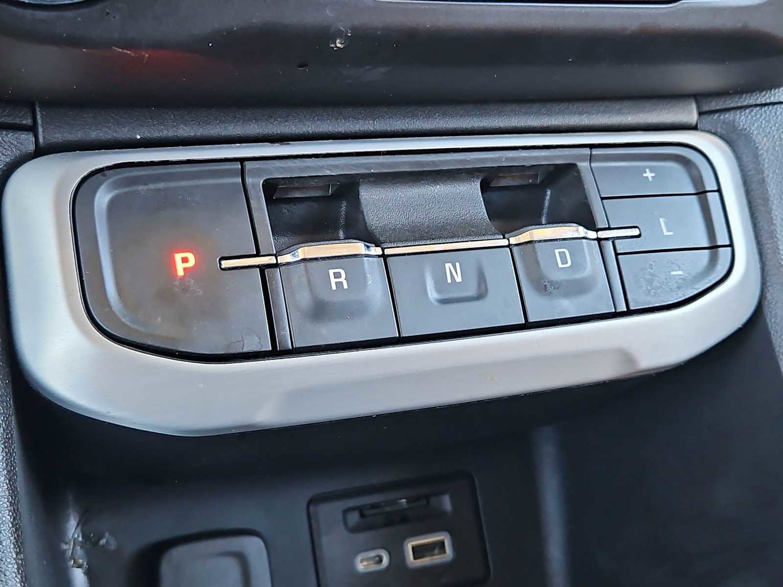 Used 2023 GMC Acadia SLT image 33