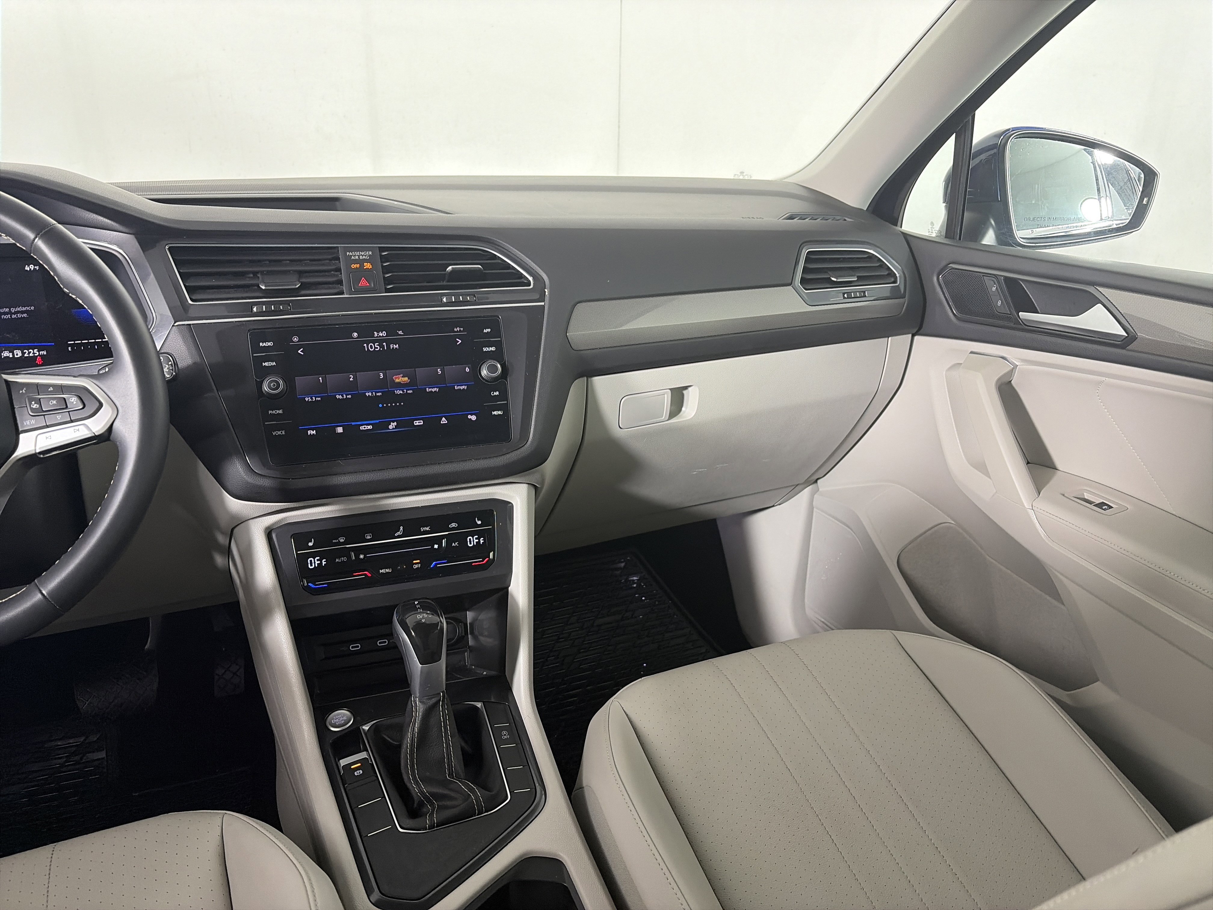 Used 2022 Volkswagen Tiguan SE image 41