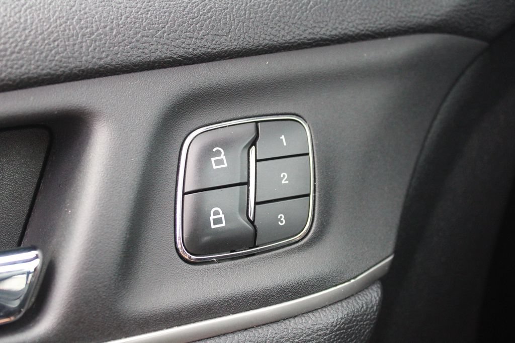 Used 2019 Lincoln MKC Reserve w/ MKC Climate Package AWD/4WD image 4