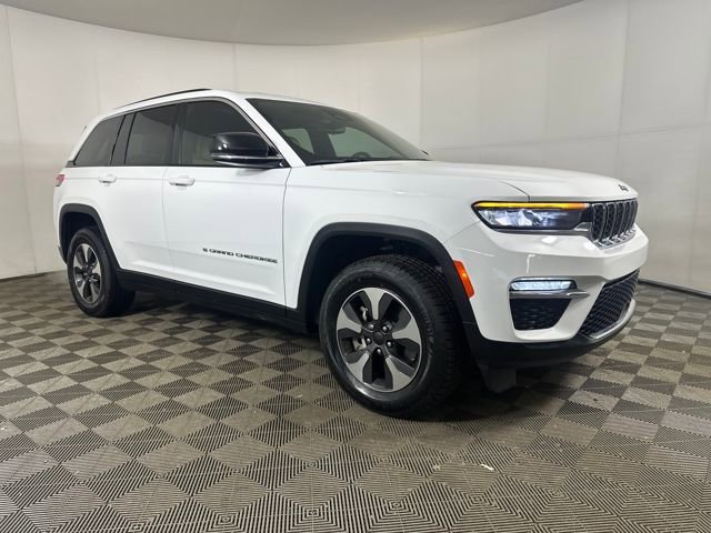 Used 2023 Jeep Grand Cherokee 4WD 4xe image 2