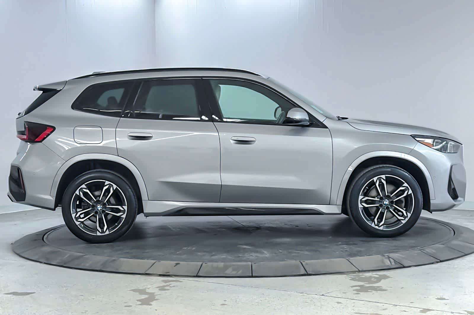 Used 2023 BMW X1 xDrive28i w/ Premium Package AWD/4WD image 8