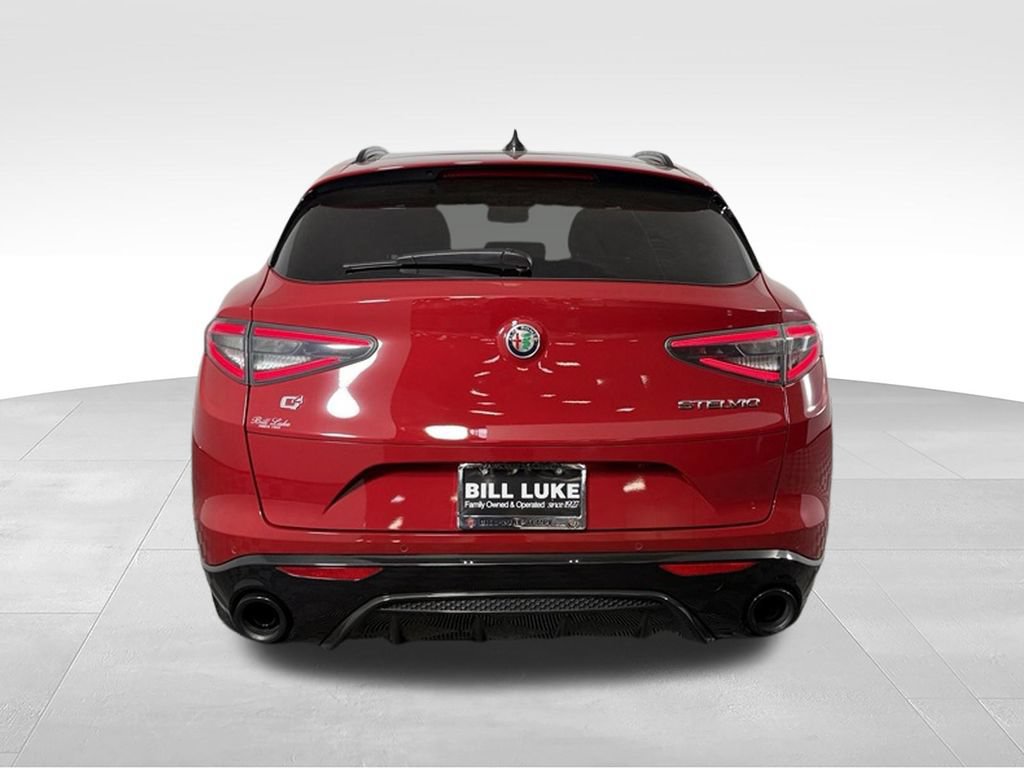 Used 2025 Alfa Romeo Stelvio Sprint AWD/4WD image 7