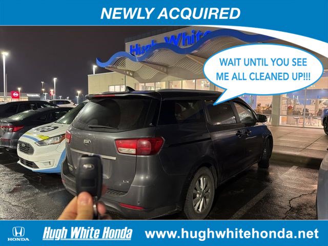 Used 2016 Kia Sedona LX w/ LX Convenience Package image 3