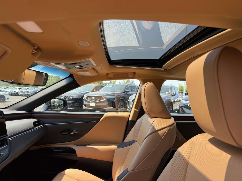 Used 2024 Lexus ES 300h w/ Technology Package FWD image 21