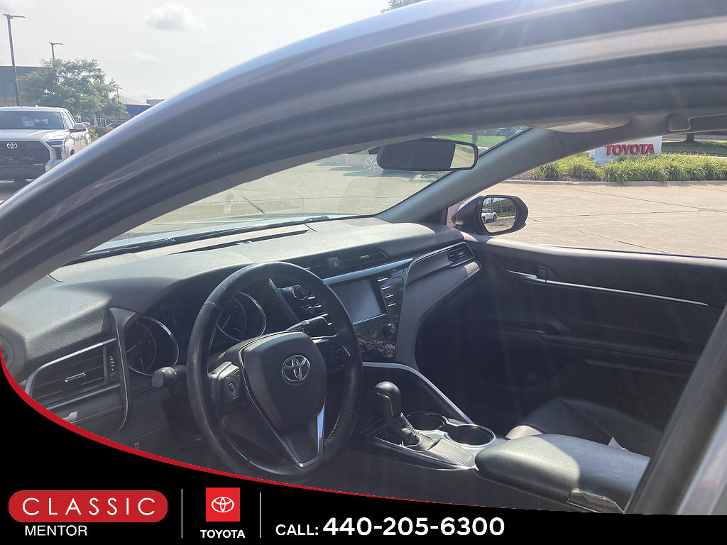 Used 2019 Toyota Camry SE FWD image 3
