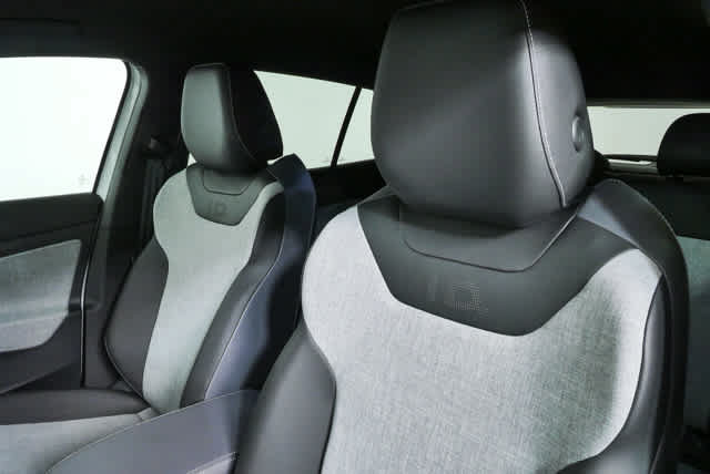 Used 2025 Volkswagen ID.4 Pro RWD image 8