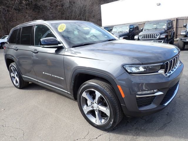 Certified 2025 Jeep Grand Cherokee Limited w/ Trailer Tow Package AWD/4WD image 9