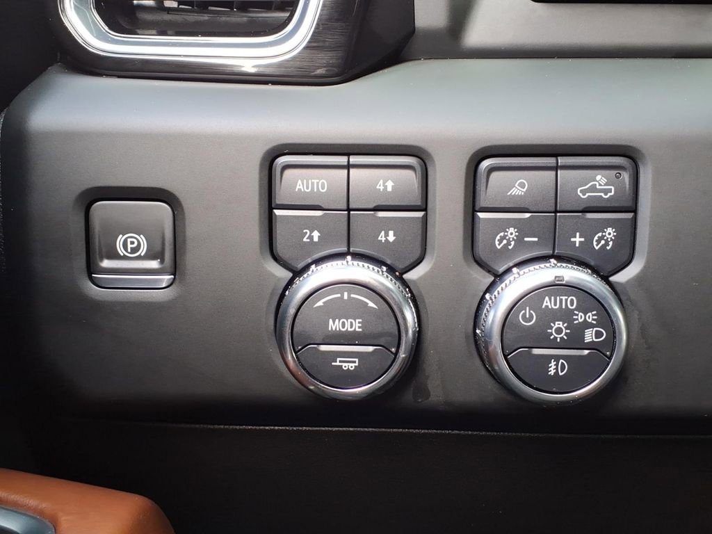 Used 2025 GMC Sierra 3500 Denali Ultimate AWD/4WD image 9