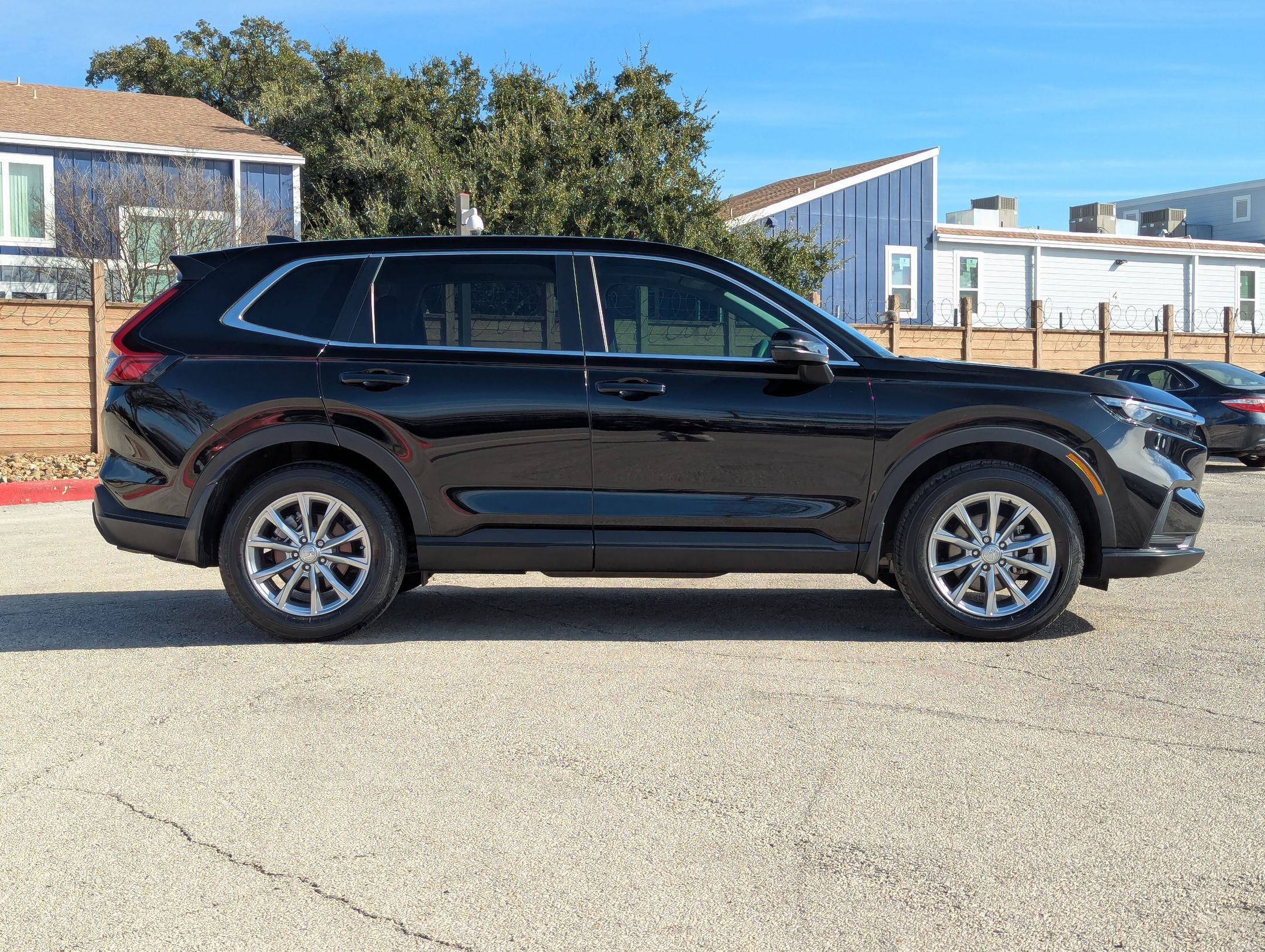 Used 2023 Honda CR-V EX image 3