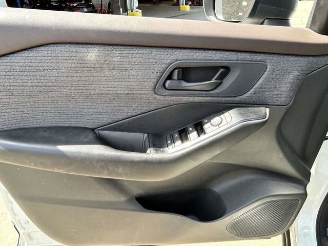 Used 2023 Nissan Rogue S image 12