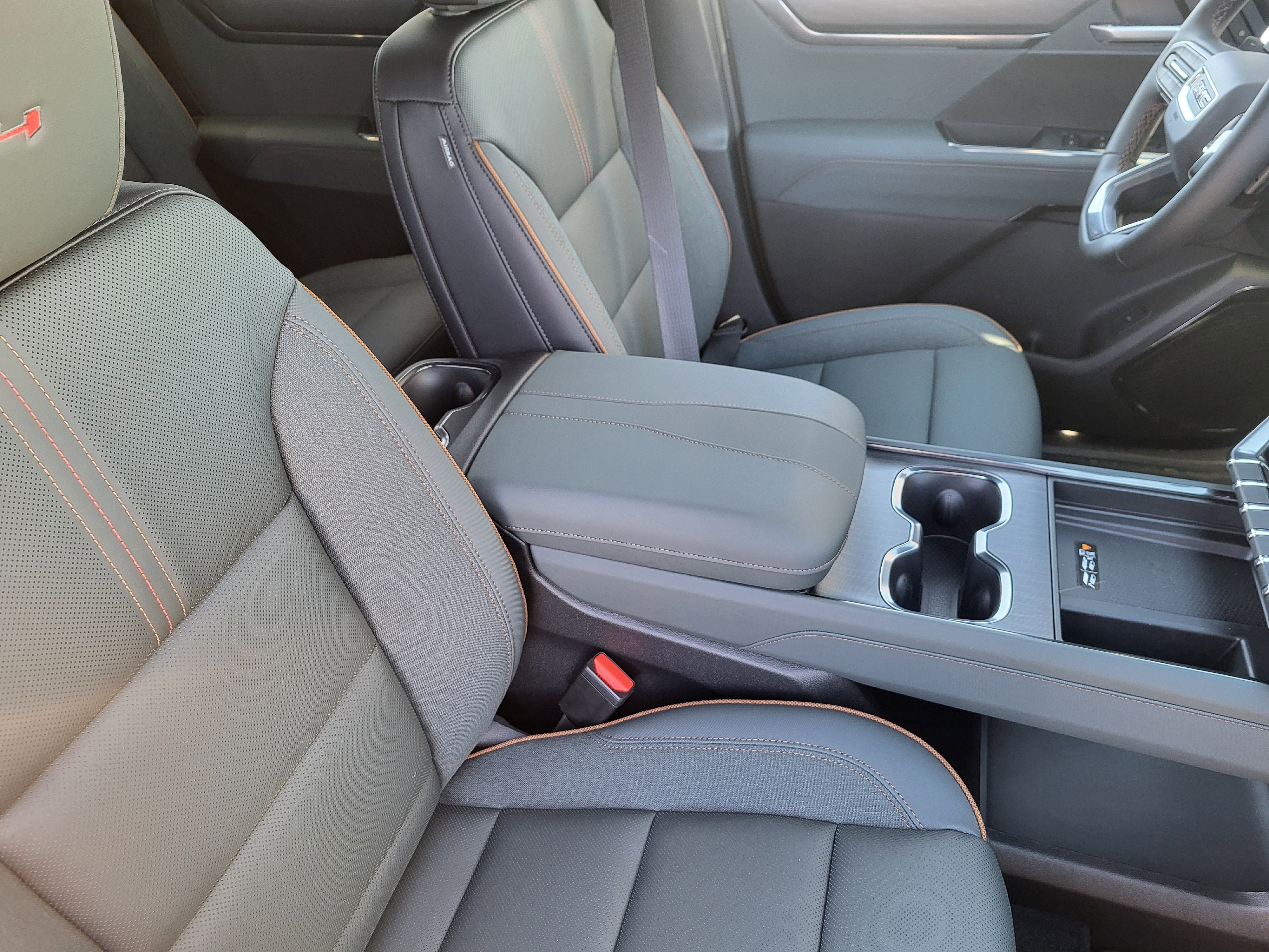 New 2026 GMC Acadia AT4 w/ Luxury Package image 13