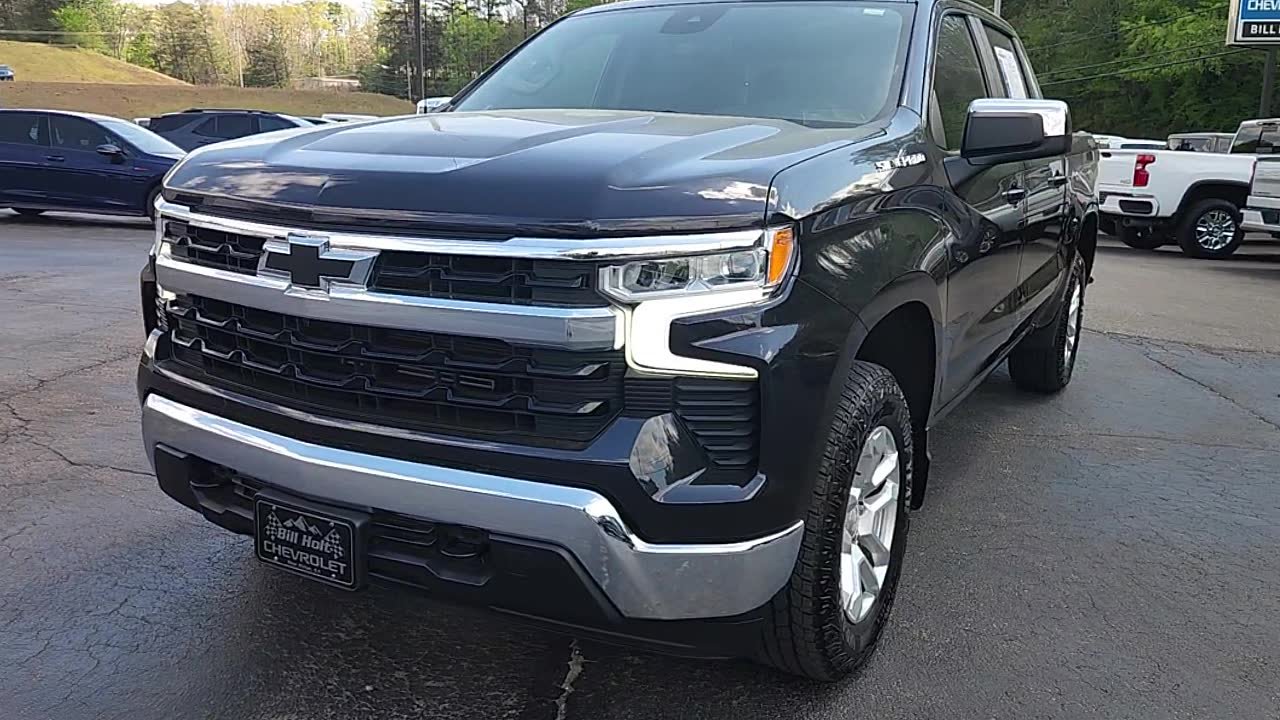 Used 2022 Chevrolet Silverado 1500 LT AWD/4WD image 3