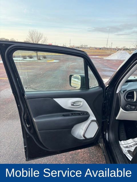 Used 2022 Jeep Renegade Limited AWD/4WD image 5