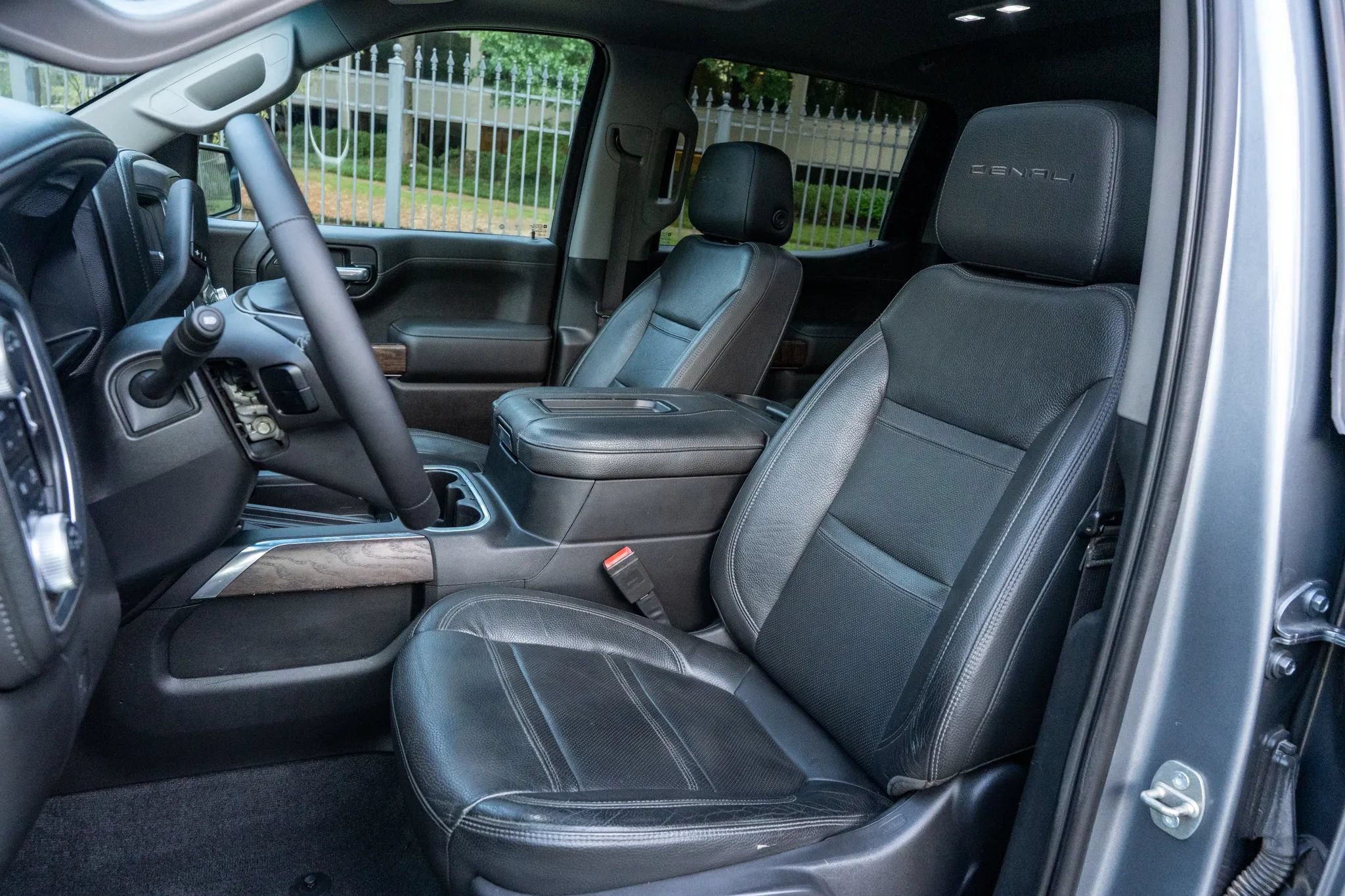 Used 2020 GMC Sierra 1500 Denali w/ Denali Ultimate Package AWD/4WD image 11