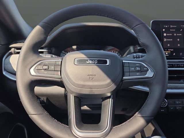 Used 2025 Jeep Compass Latitude w/ Sun & Sound Group image 17