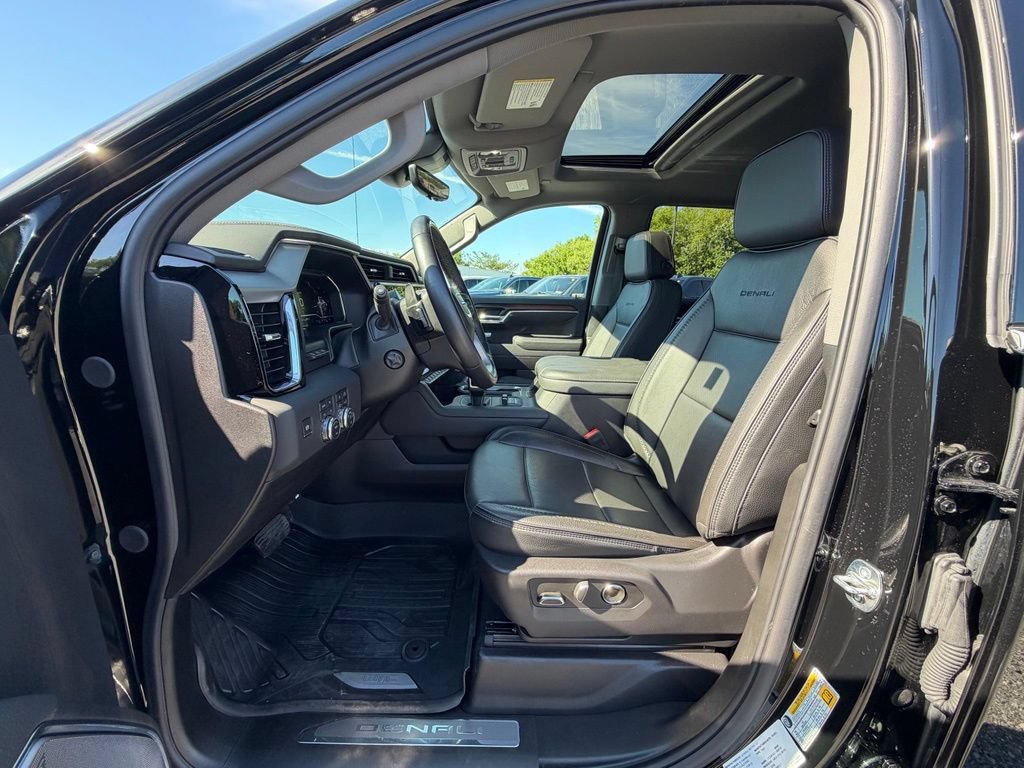 Used 2025 GMC Sierra 1500 Denali AWD/4WD image 2