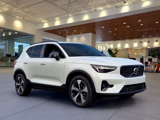 New 2026 Volvo XC40 B5 Plus w/ Protection Package Premier AWD/4WD image 5