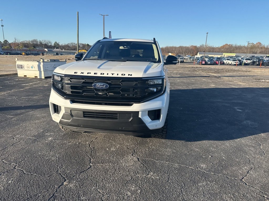 Used 2025 Ford Expedition Active image 4